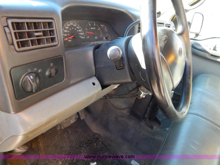 image for item H3806 2002 Ford F450 Super Duty snow plow truck