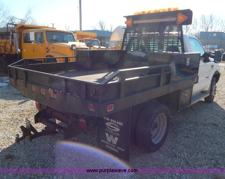 image for item H3807 2002 Ford F450 Super Duty flatbed truck