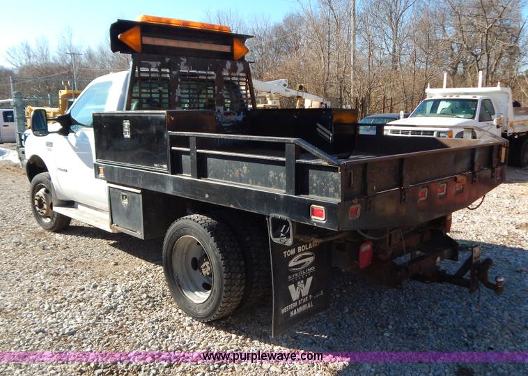 image for item H3807 2002 Ford F450 Super Duty flatbed truck