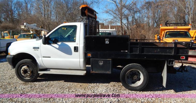 image for item H3807 2002 Ford F450 Super Duty flatbed truck