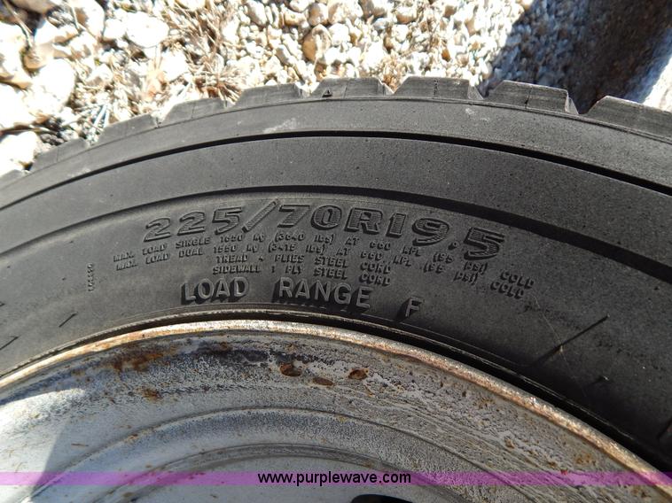 image for item H3807 2002 Ford F450 Super Duty flatbed truck