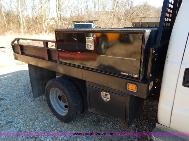 image for item H3807 2002 Ford F450 Super Duty flatbed truck