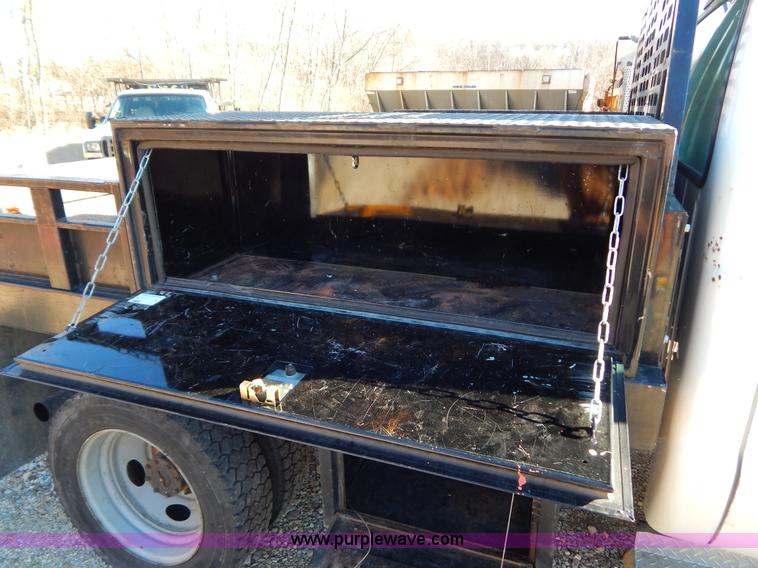 image for item H3807 2002 Ford F450 Super Duty flatbed truck