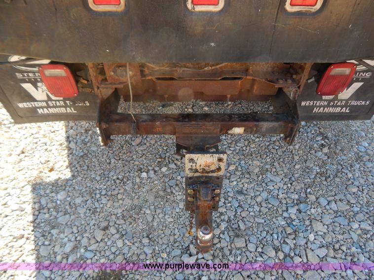 image for item H3807 2002 Ford F450 Super Duty flatbed truck