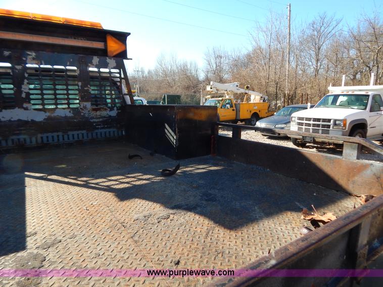 image for item H3807 2002 Ford F450 Super Duty flatbed truck