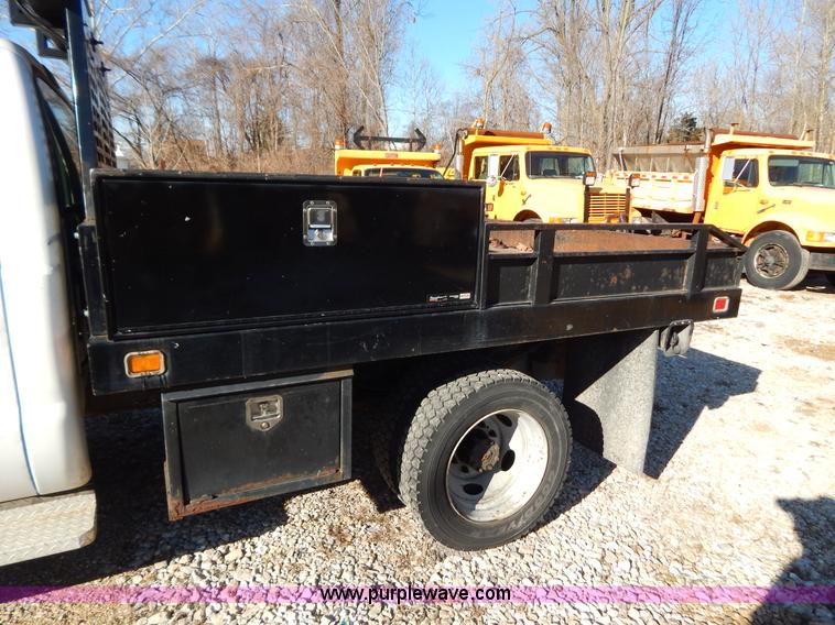 image for item H3807 2002 Ford F450 Super Duty flatbed truck