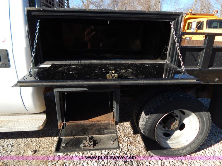 image for item H3807 2002 Ford F450 Super Duty flatbed truck