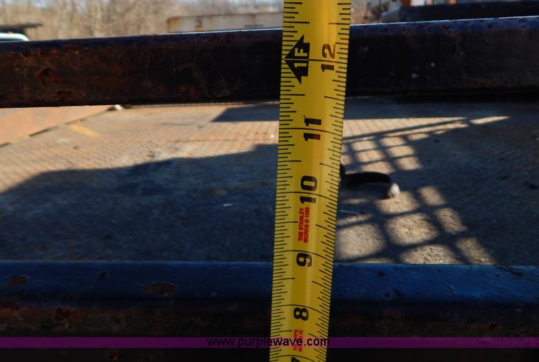 image for item H3807 2002 Ford F450 Super Duty flatbed truck