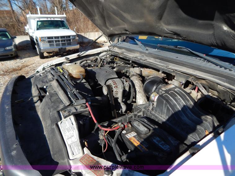 image for item H3807 2002 Ford F450 Super Duty flatbed truck