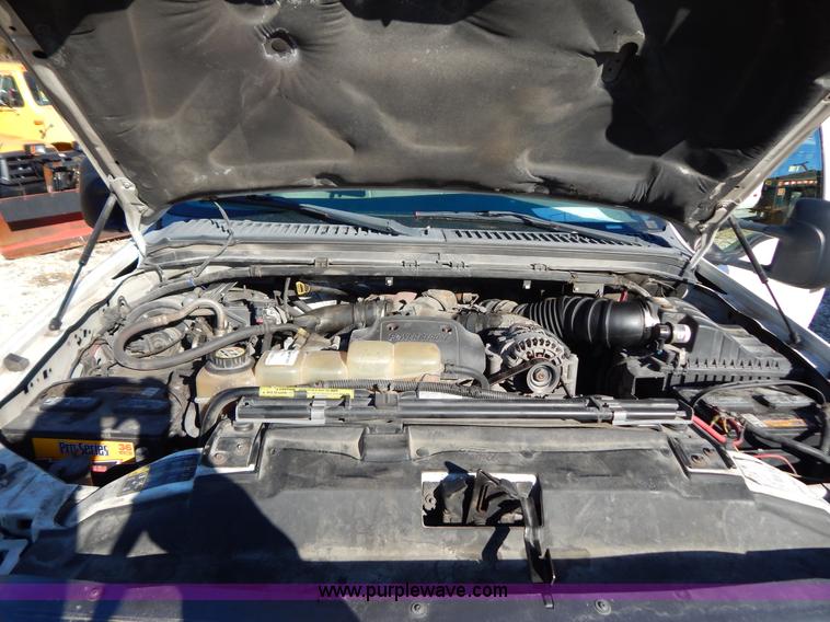 image for item H3807 2002 Ford F450 Super Duty flatbed truck