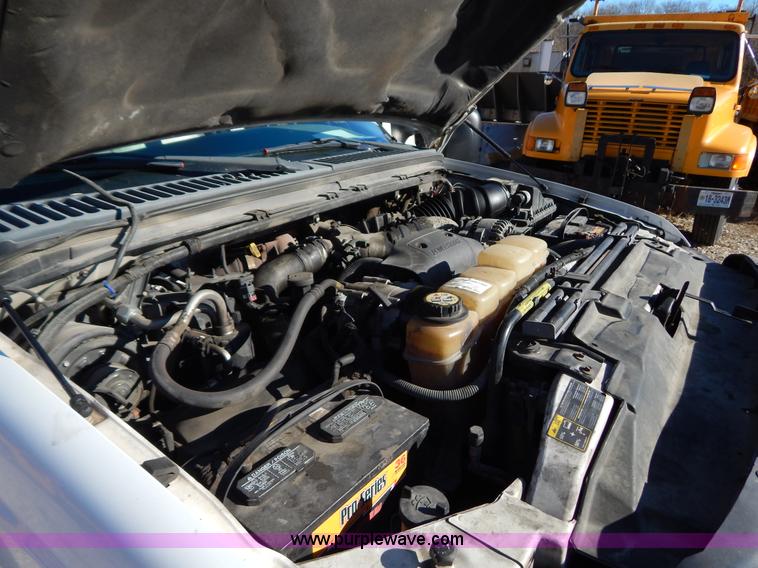 image for item H3807 2002 Ford F450 Super Duty flatbed truck