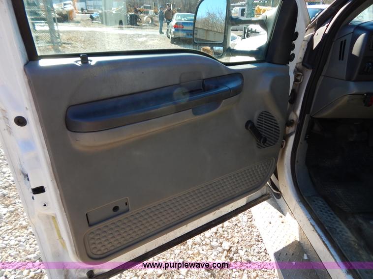 image for item H3807 2002 Ford F450 Super Duty flatbed truck