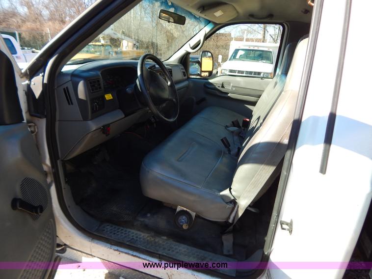 image for item H3807 2002 Ford F450 Super Duty flatbed truck