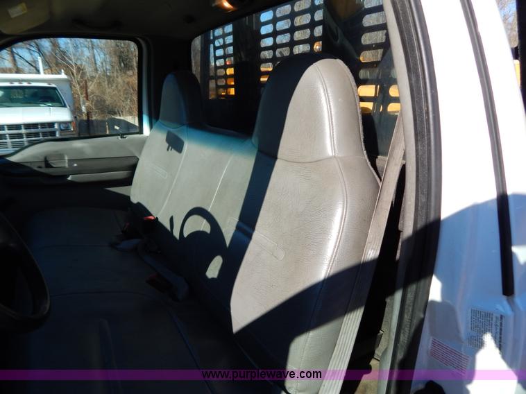 image for item H3807 2002 Ford F450 Super Duty flatbed truck