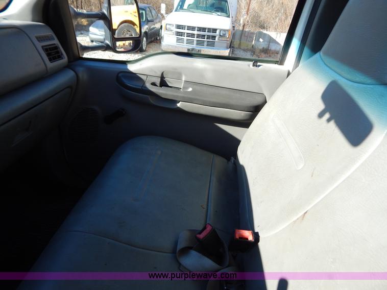 image for item H3807 2002 Ford F450 Super Duty flatbed truck