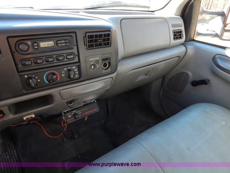 image for item H3807 2002 Ford F450 Super Duty flatbed truck