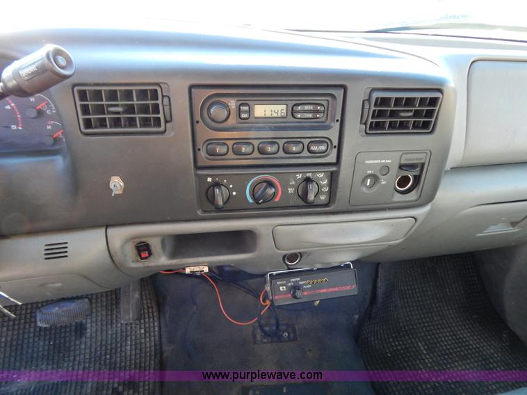 image for item H3807 2002 Ford F450 Super Duty flatbed truck