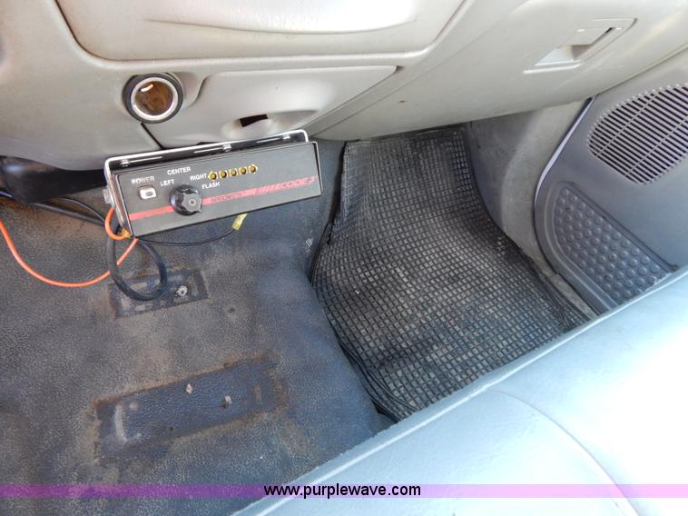 image for item H3807 2002 Ford F450 Super Duty flatbed truck