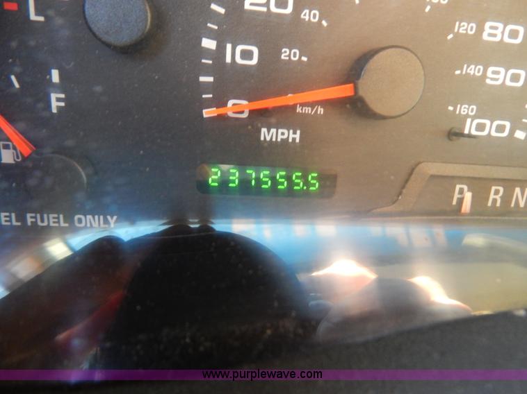 image for item H3807 2002 Ford F450 Super Duty flatbed truck