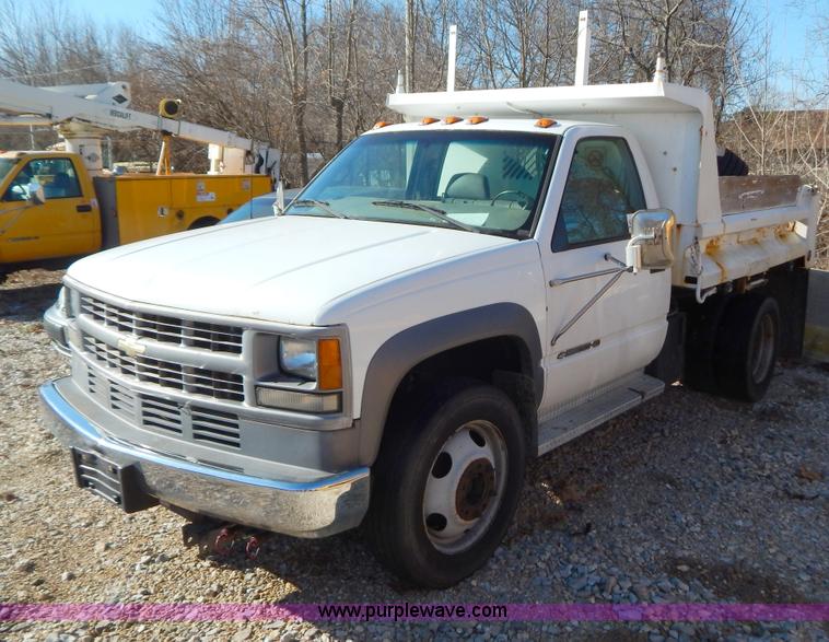 image for item H3808 2001 Chevrolet Silverado 3500 dump bed truck
