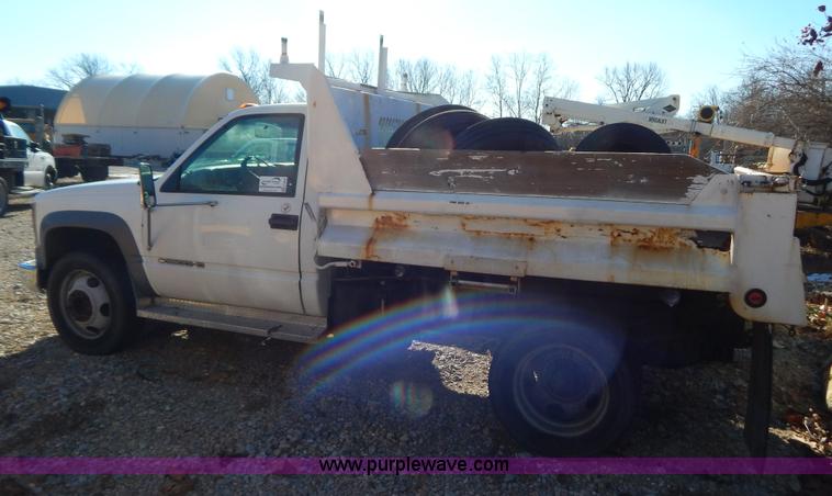 image for item H3808 2001 Chevrolet Silverado 3500 dump bed truck