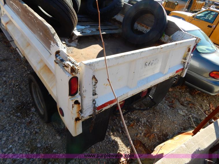 image for item H3808 2001 Chevrolet Silverado 3500 dump bed truck