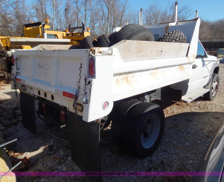 image for item H3808 2001 Chevrolet Silverado 3500 dump bed truck