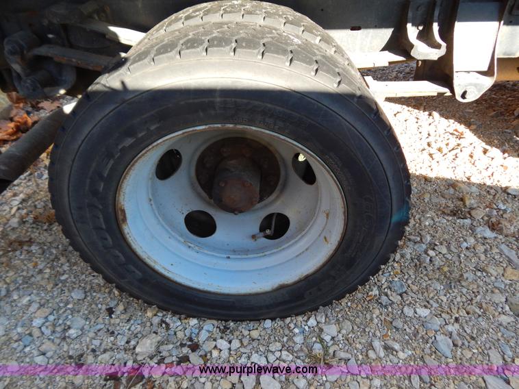 image for item H3808 2001 Chevrolet Silverado 3500 dump bed truck