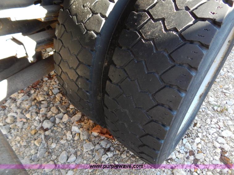 image for item H3808 2001 Chevrolet Silverado 3500 dump bed truck