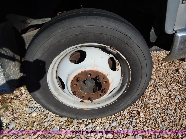 image for item H3808 2001 Chevrolet Silverado 3500 dump bed truck