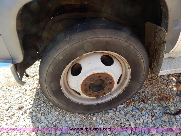 image for item H3808 2001 Chevrolet Silverado 3500 dump bed truck