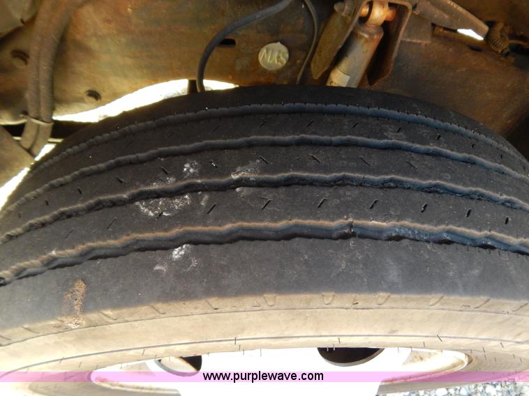 image for item H3808 2001 Chevrolet Silverado 3500 dump bed truck