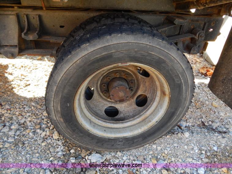 image for item H3808 2001 Chevrolet Silverado 3500 dump bed truck