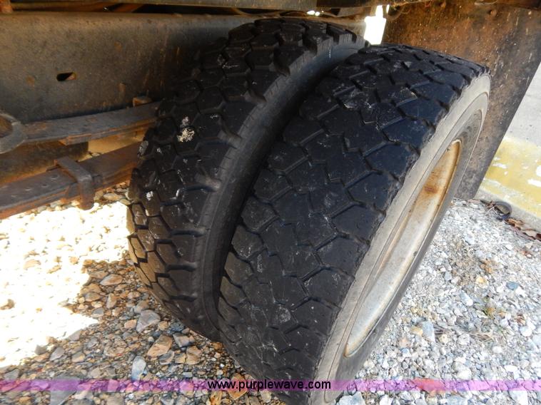 image for item H3808 2001 Chevrolet Silverado 3500 dump bed truck