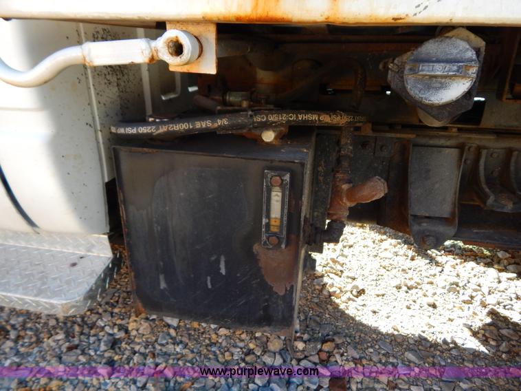 image for item H3808 2001 Chevrolet Silverado 3500 dump bed truck