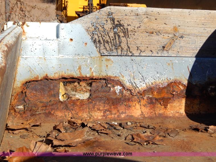 image for item H3808 2001 Chevrolet Silverado 3500 dump bed truck