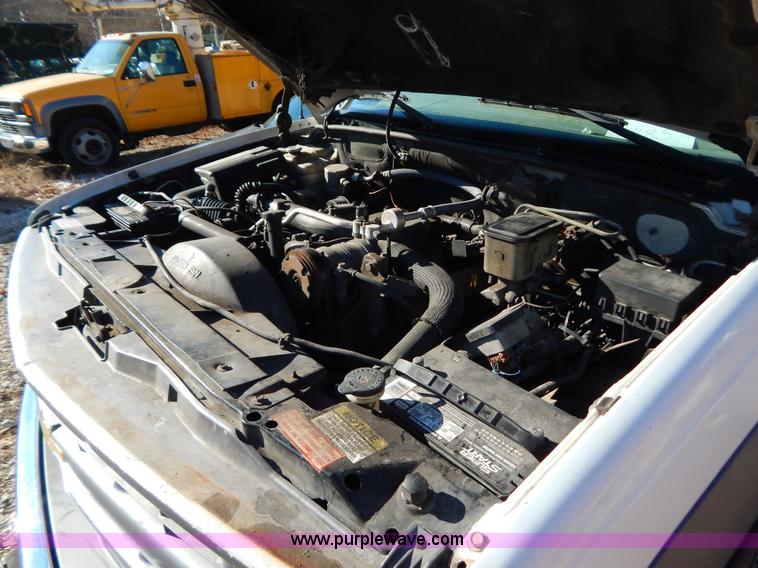 image for item H3808 2001 Chevrolet Silverado 3500 dump bed truck