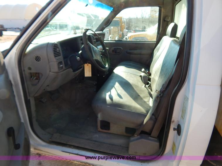 image for item H3808 2001 Chevrolet Silverado 3500 dump bed truck