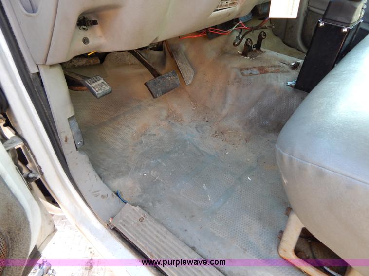 image for item H3808 2001 Chevrolet Silverado 3500 dump bed truck