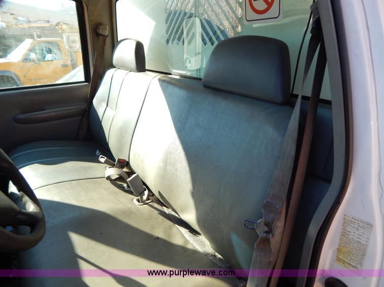 image for item H3808 2001 Chevrolet Silverado 3500 dump bed truck