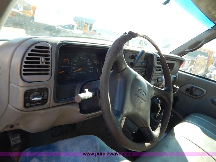 image for item H3808 2001 Chevrolet Silverado 3500 dump bed truck