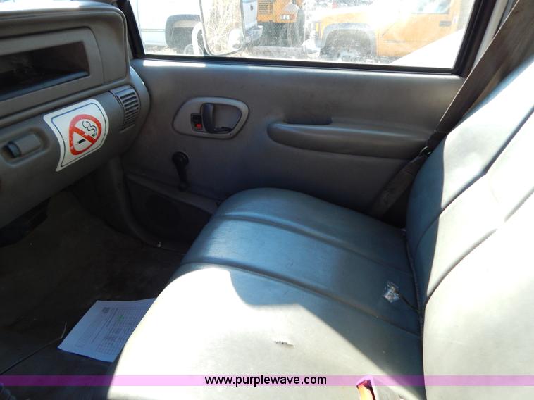 image for item H3808 2001 Chevrolet Silverado 3500 dump bed truck