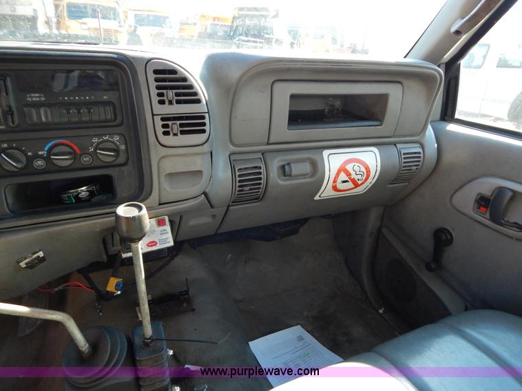 image for item H3808 2001 Chevrolet Silverado 3500 dump bed truck