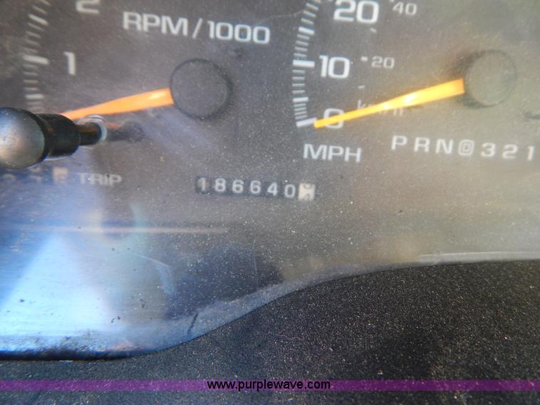 image for item H3808 2001 Chevrolet Silverado 3500 dump bed truck