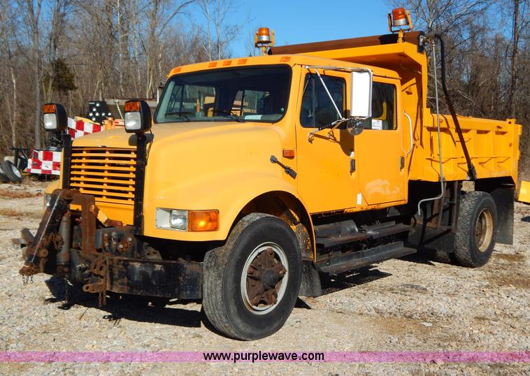 image for item H3810 1996 International 4900 dump truck