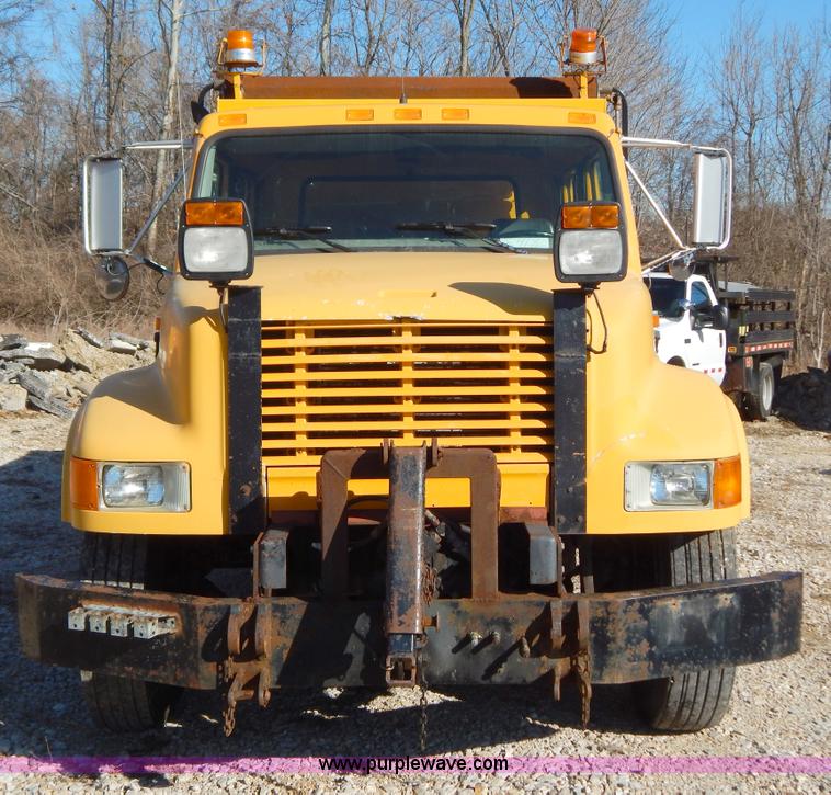 image for item H3810 1996 International 4900 dump truck