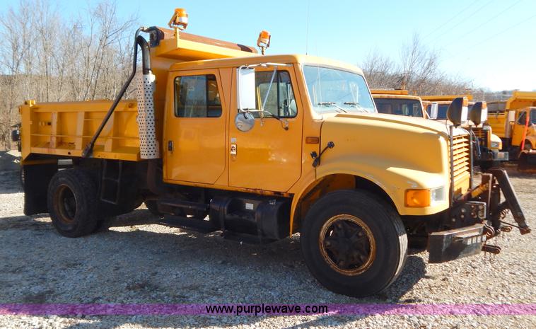 image for item H3810 1996 International 4900 dump truck