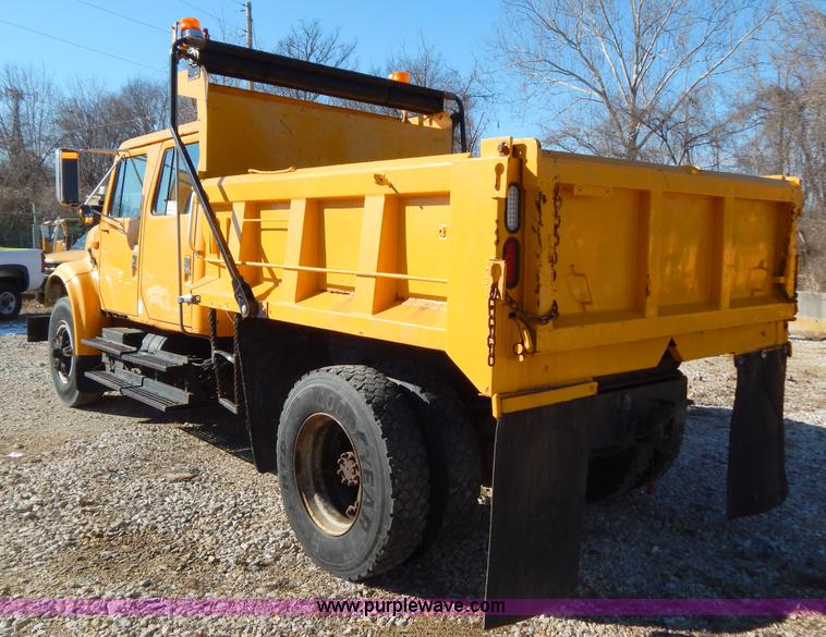 image for item H3810 1996 International 4900 dump truck