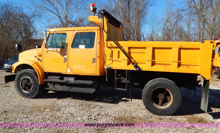 image for item H3810 1996 International 4900 dump truck