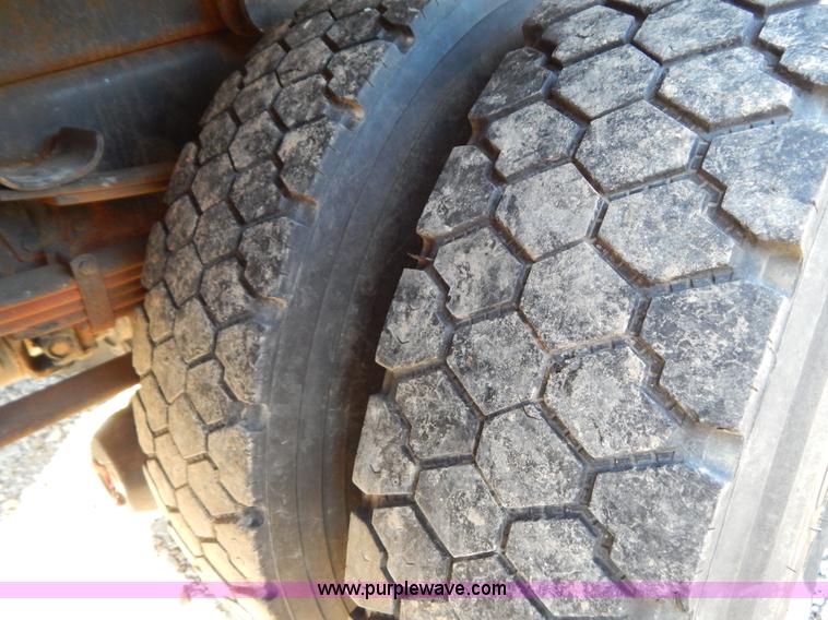 image for item H3810 1996 International 4900 dump truck